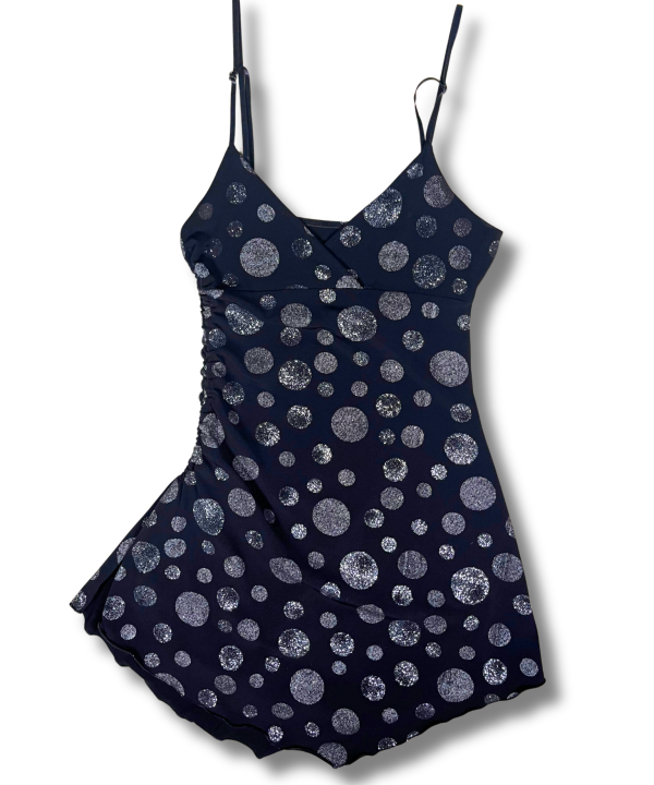 Vestido asimétrico de lunares