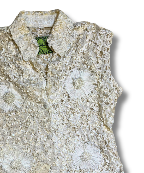 Alternative view of Blusa beige con textura floral